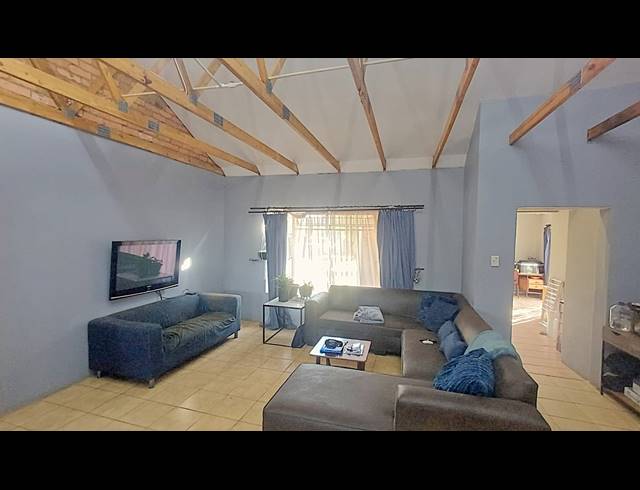 2 BEDROOM FREESTANDING FOR SALE IN LYTTELTON MANOR